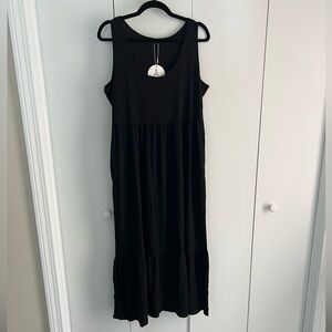 Classic Black Sleeveless Maxi Dress with Tiered Hem